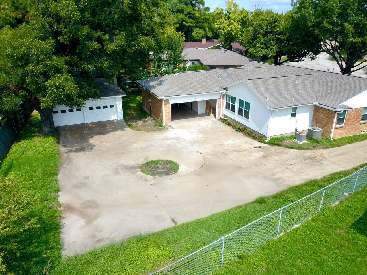 2701 Warren Cir - Photo 2 of 21