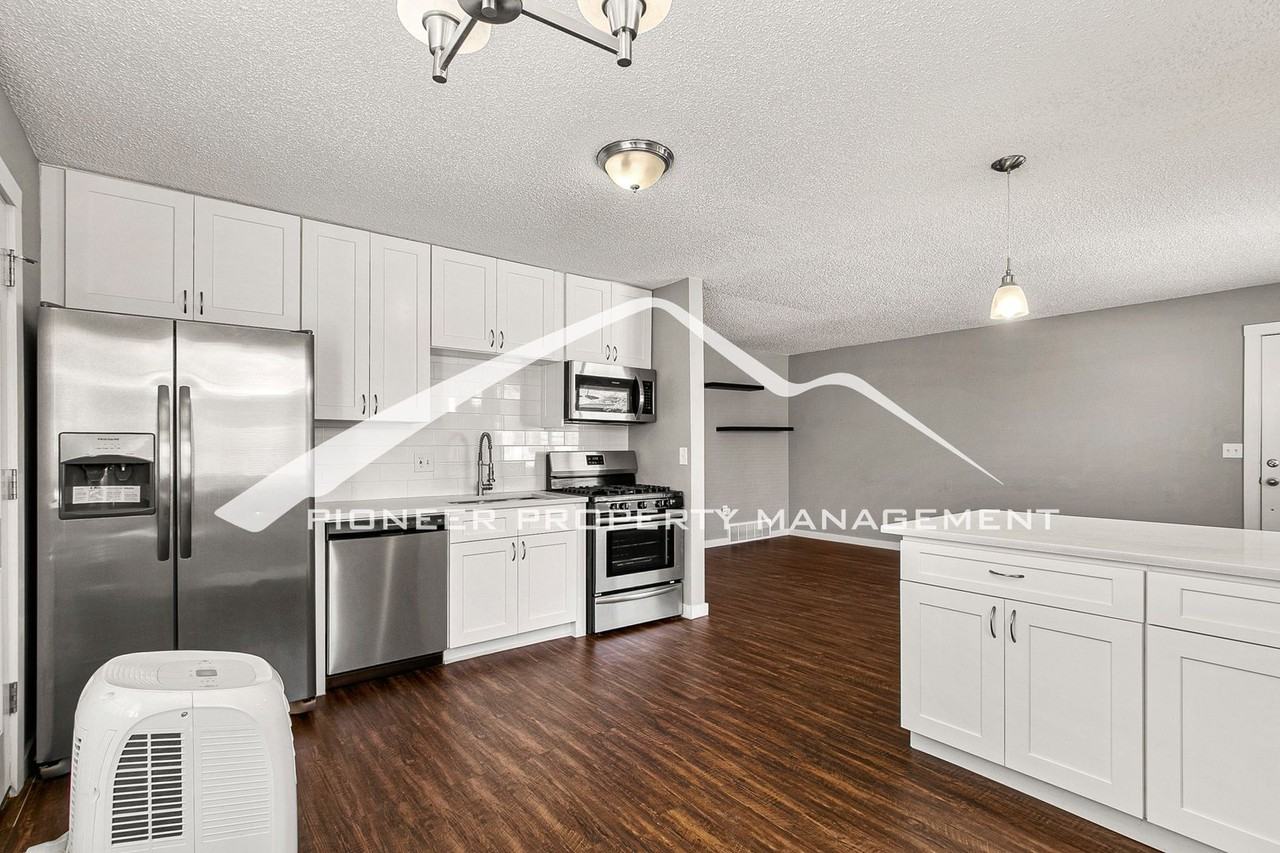 980 Newton St #B - Photo 6 of 14