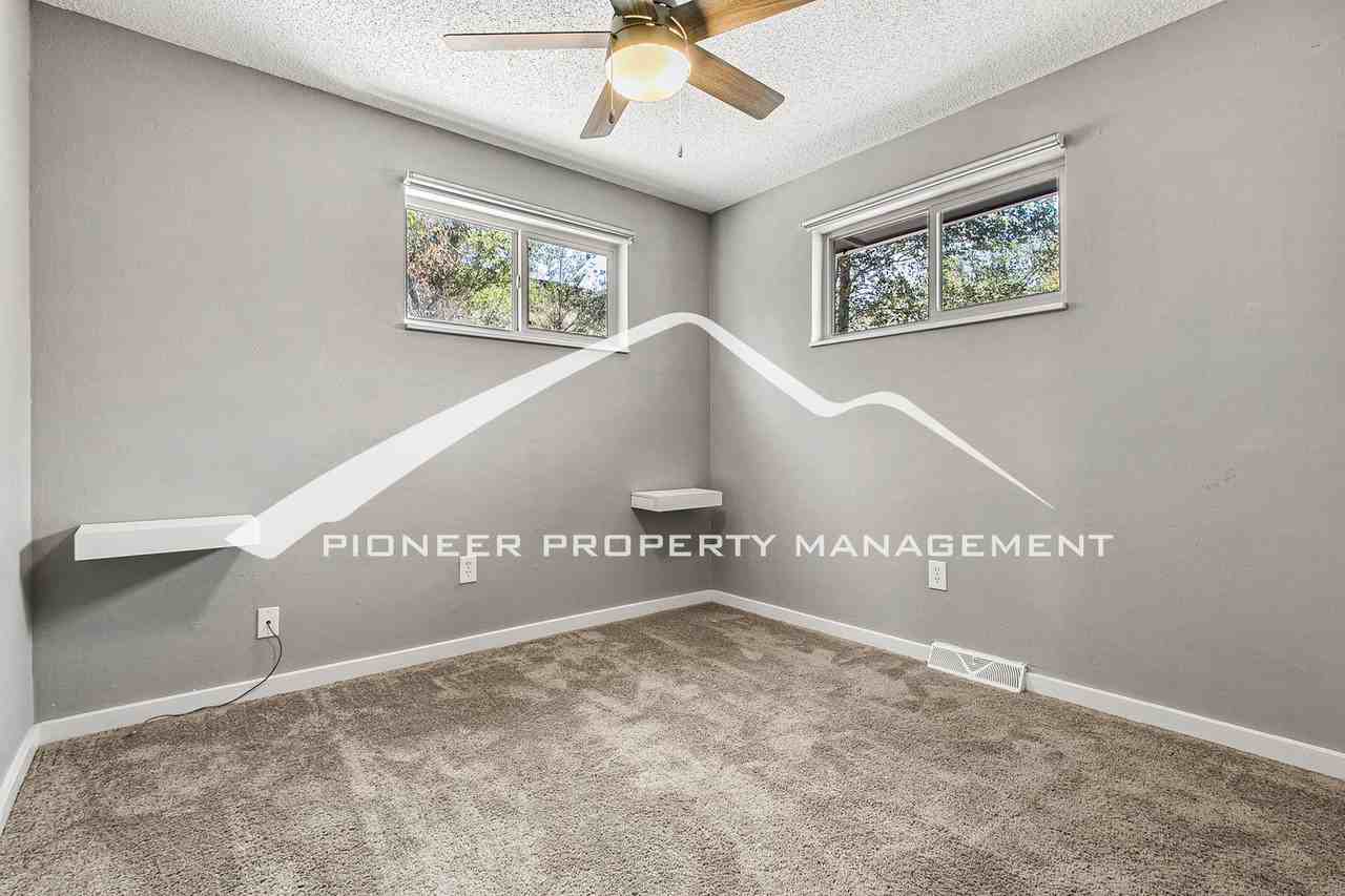 980 Newton St #B - Photo 7 of 14