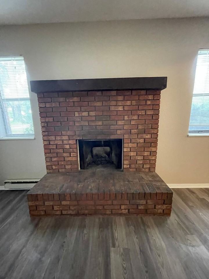 1212 Montgomery St - Photo 4 of 17