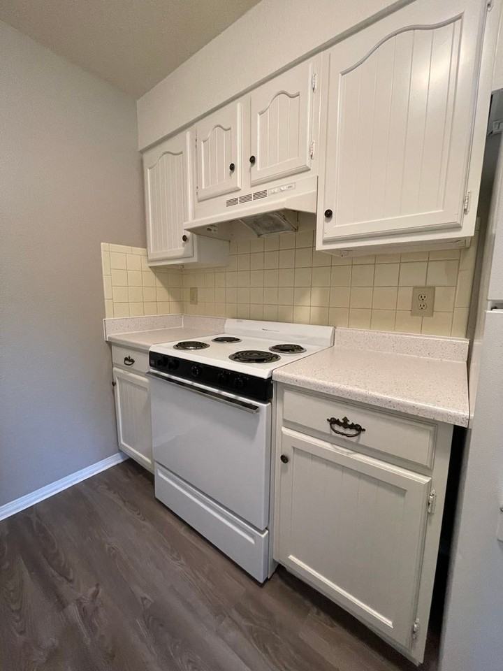 1212 Montgomery St - Photo 6 of 17