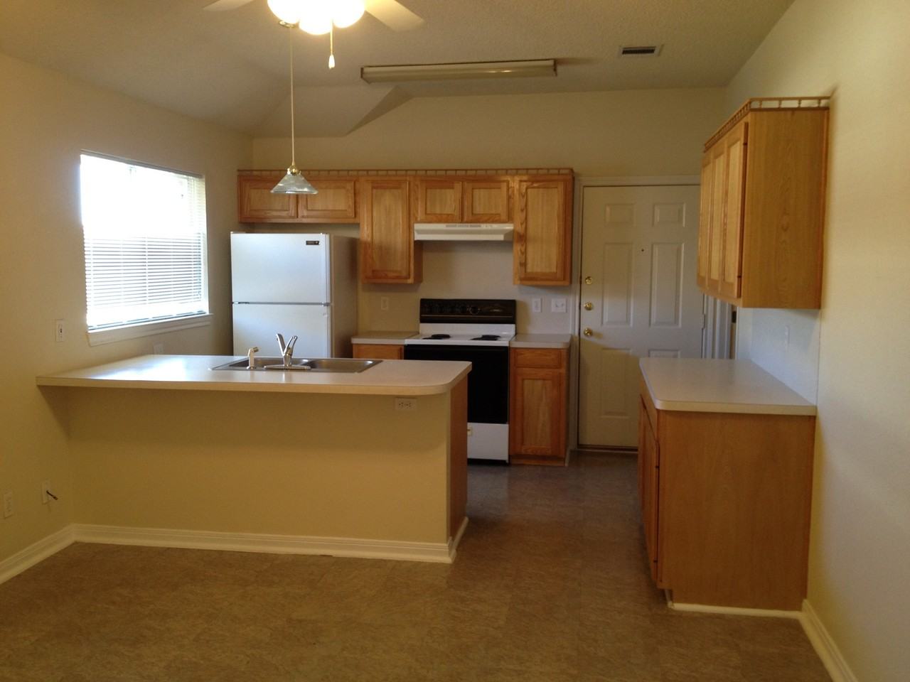 1513 Breezy Dr - Photo 5 of 8