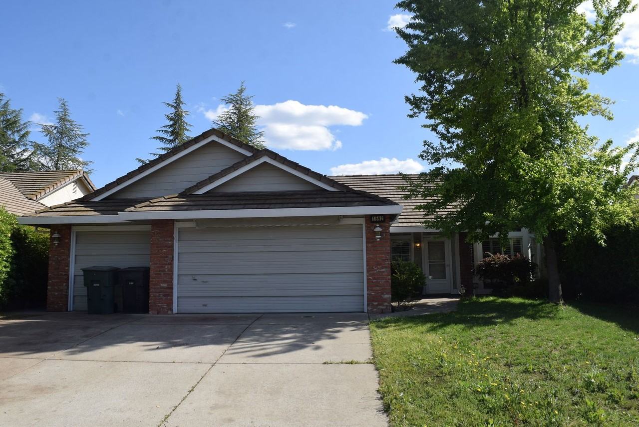 1592 Steinbeck Dr - Photo 3 of 19