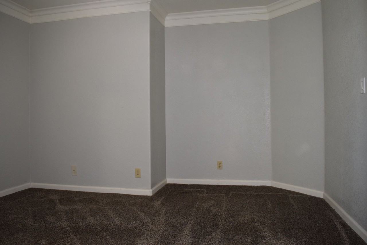 1592 Steinbeck Dr - Photo 2 of 19