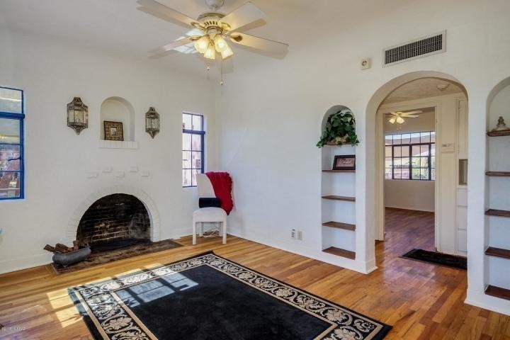 1823 E 10th St - Photo 2 of 10