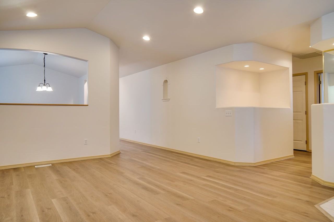 1910 N Ct Se - Photo 2 of 20