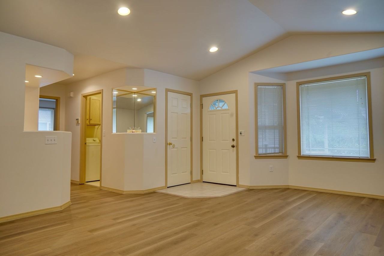 1910 N Ct Se - Photo 5 of 20