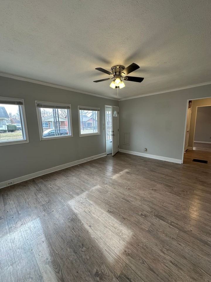 1924 Charles St - Photo 2 of 15