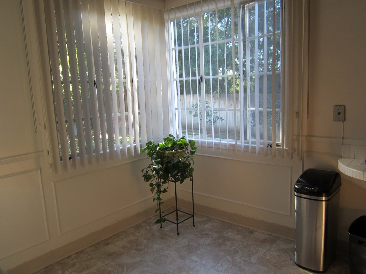 2586 Prince Albert Dr - Photo 7 of 23