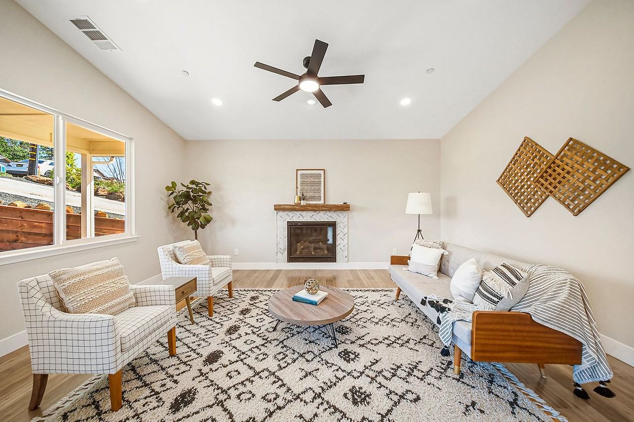 723 Camellia Dr - Photo 3 of 44