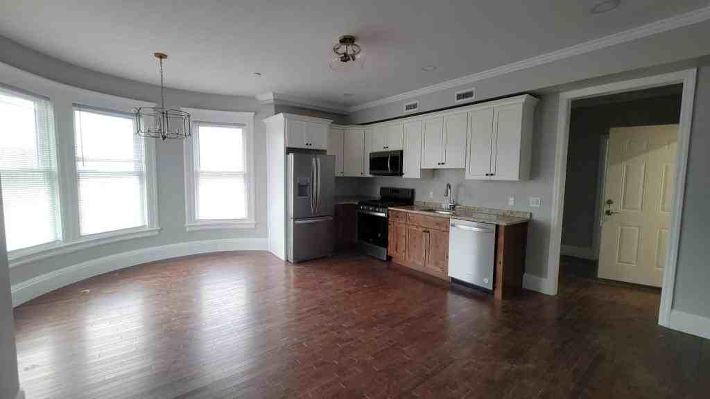 761 Highland Ave #5 - Photo 5 of 9