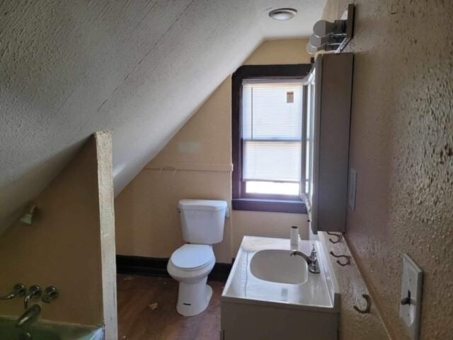 1430 Buckingham St - Photo 2 of 8