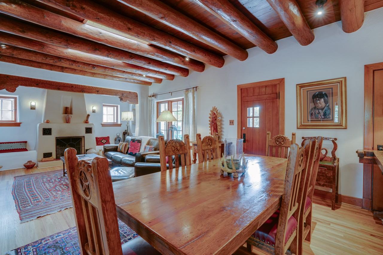 221 Hinde Pl - Photo 3 of 19