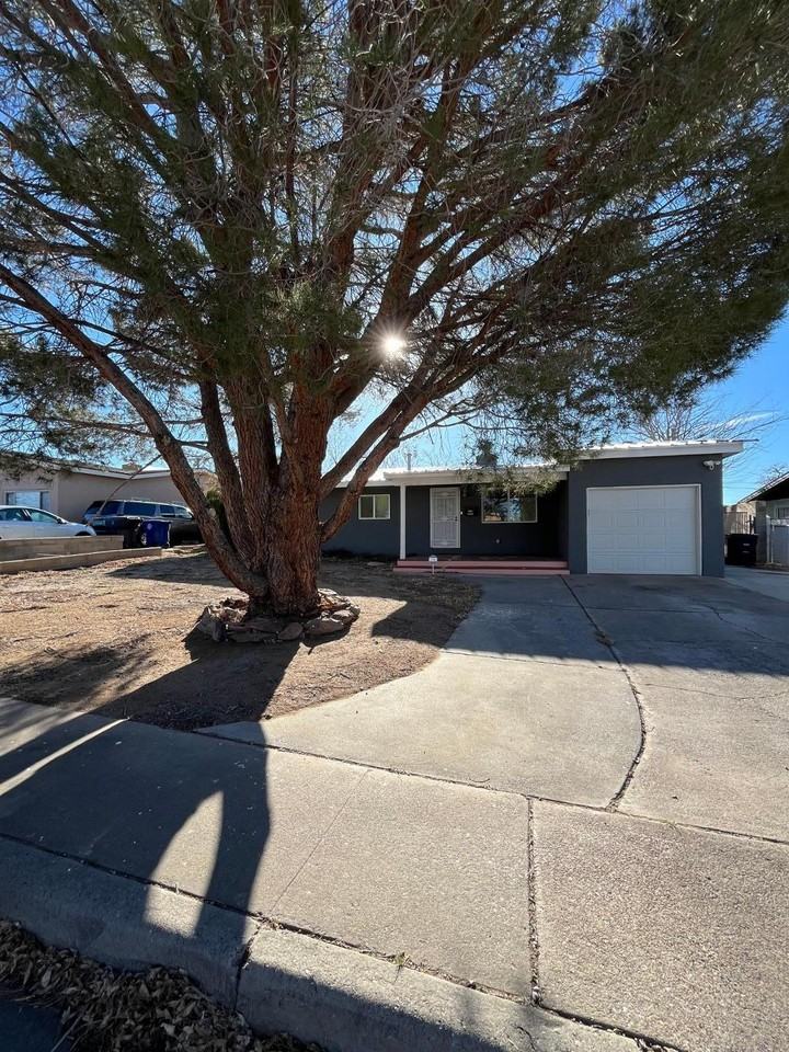 1008 Garcia St Ne - Photo 2 of 19