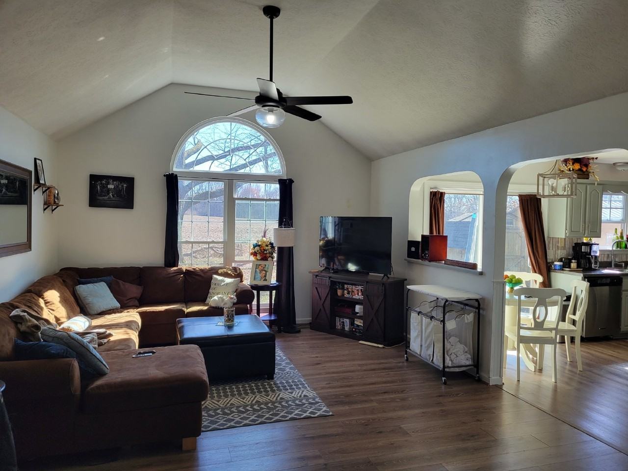 150 Cora St - Photo 2 of 18