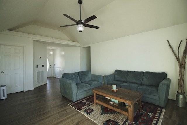 150 Cora St - Photo 4 of 18