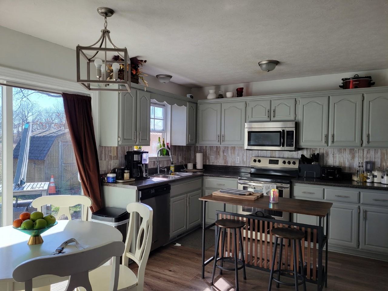 150 Cora St - Photo 5 of 18