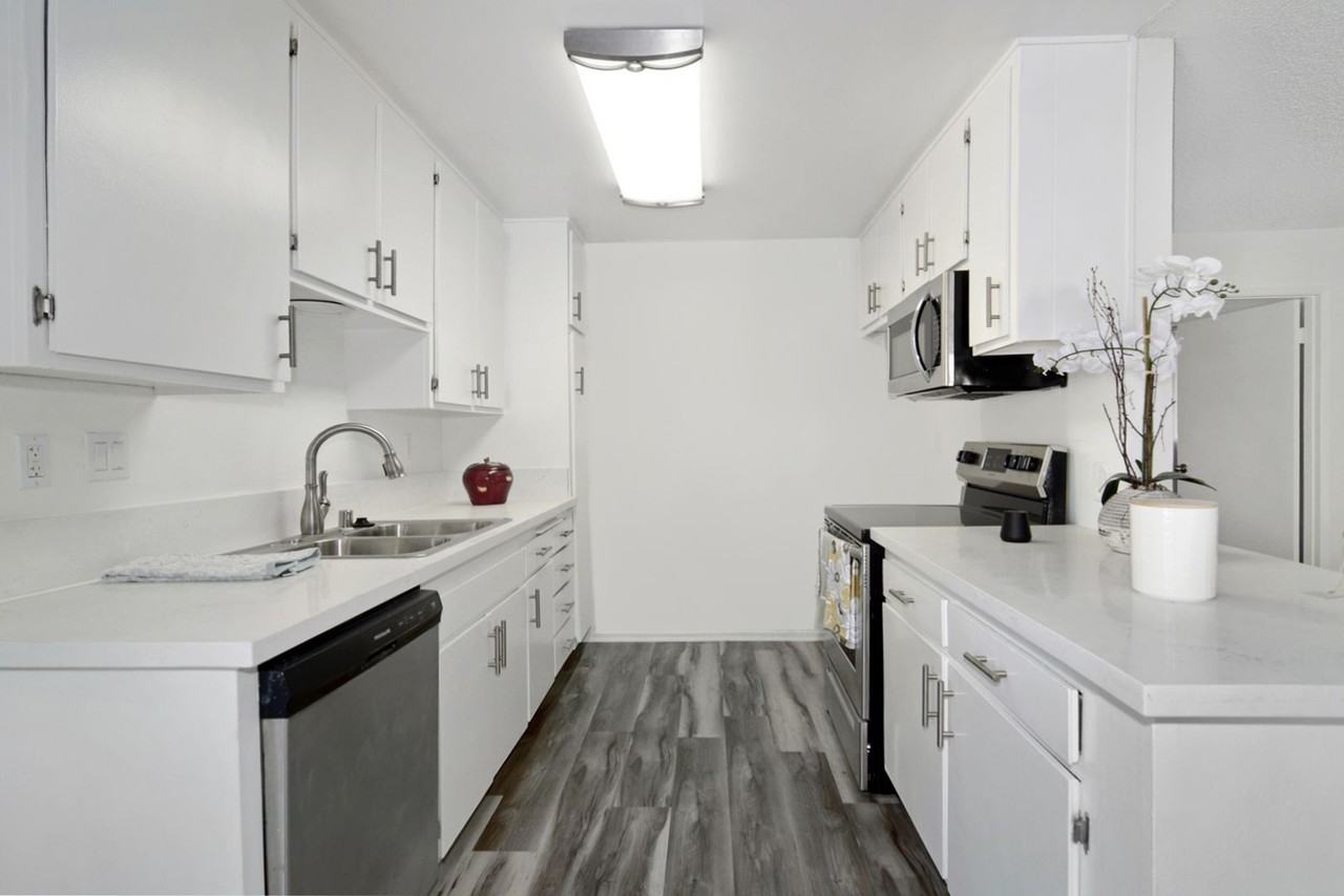 5417 & 5425 Zelzah Avenue - Photo 5 of 27