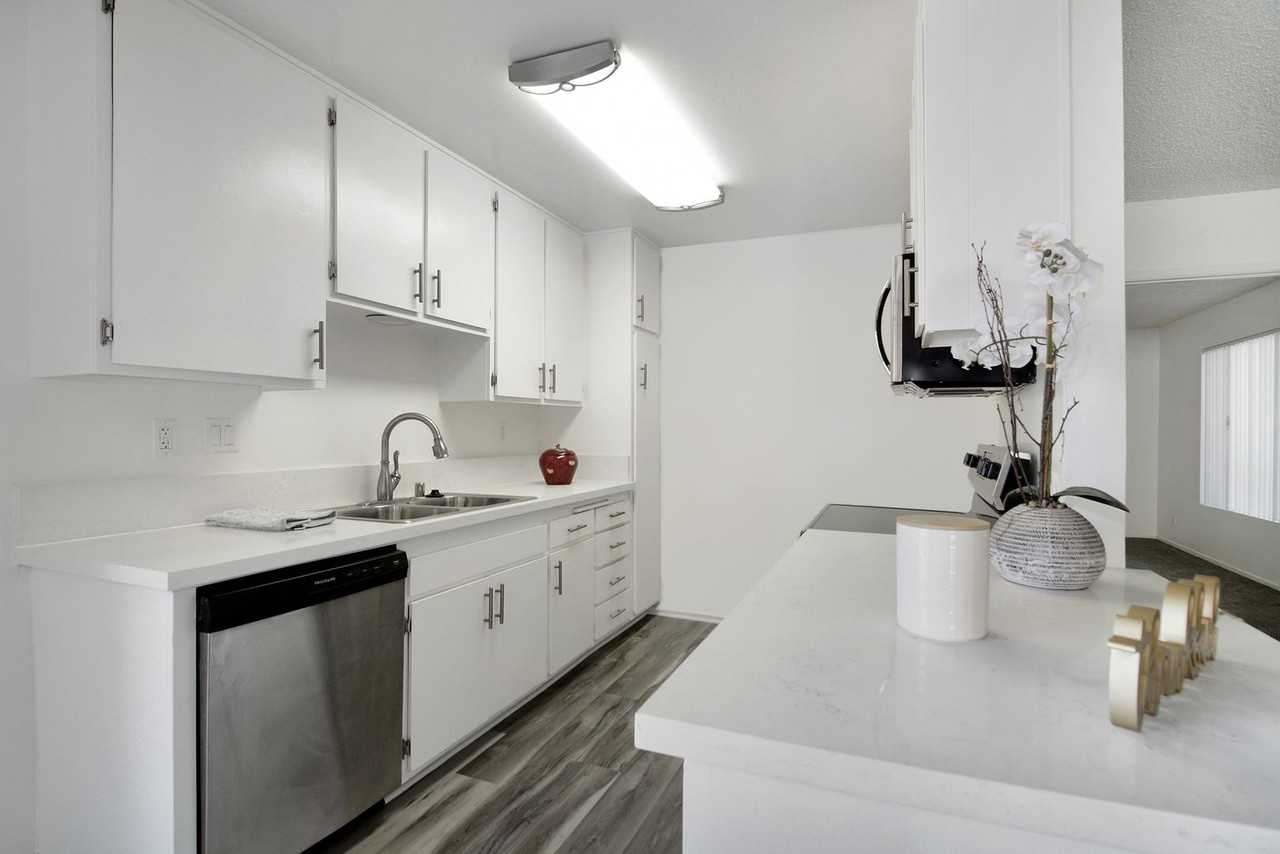 5417 & 5425 Zelzah Avenue - Photo 6 of 27