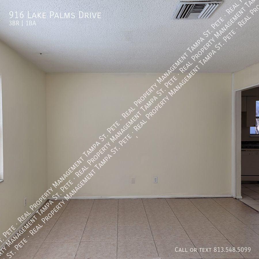 916 Lake Palms Dr - Photo 3 of 21