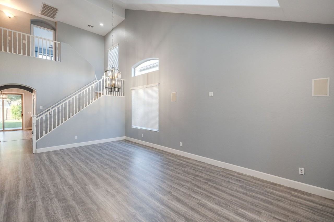 1546 E Nightingale Ln - Photo 5 of 50