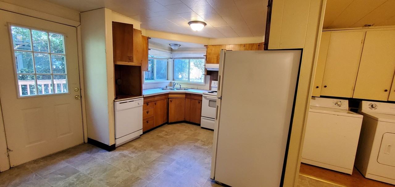 1534 Grant St - Photo 3 of 21