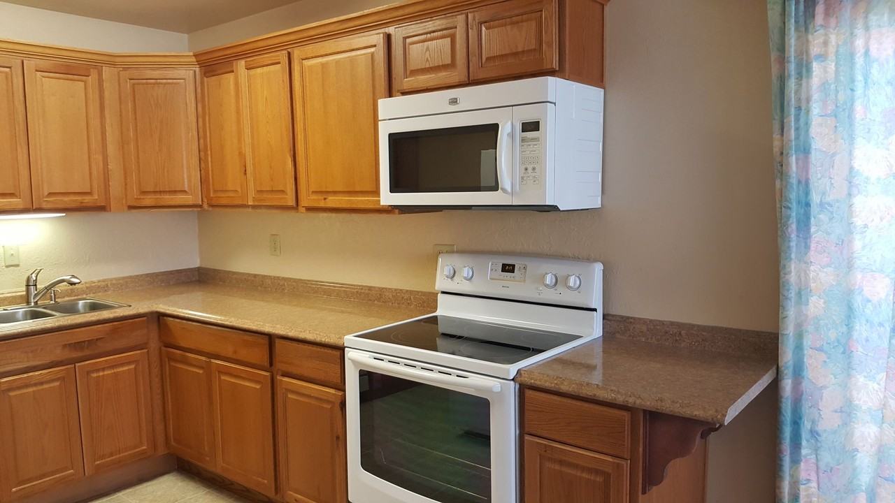24966 Dunham Ave - Photo 6 of 13