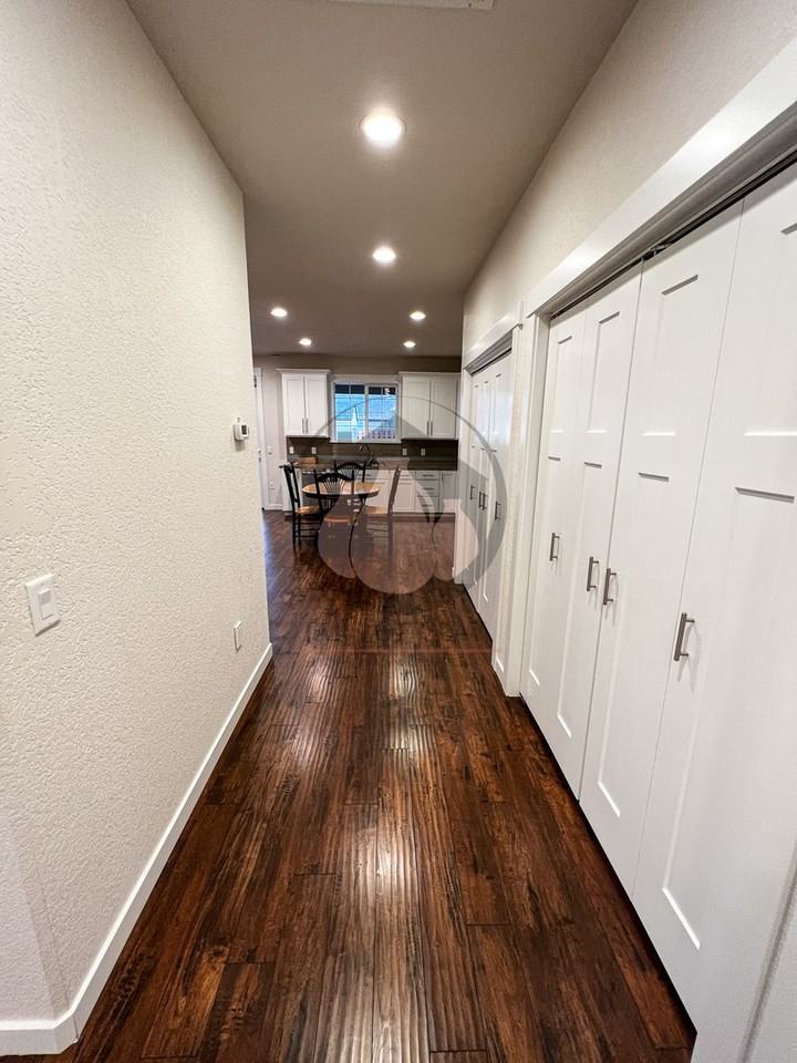 1009 Brody Ct - Photo 5 of 12