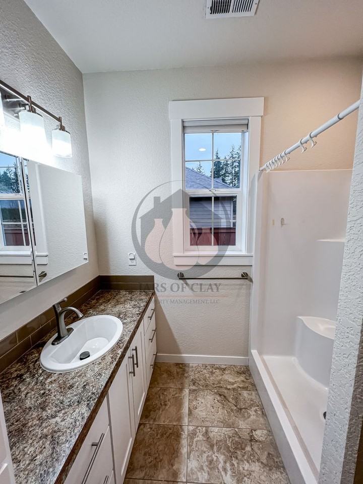 1009 Brody Ct - Photo 7 of 12