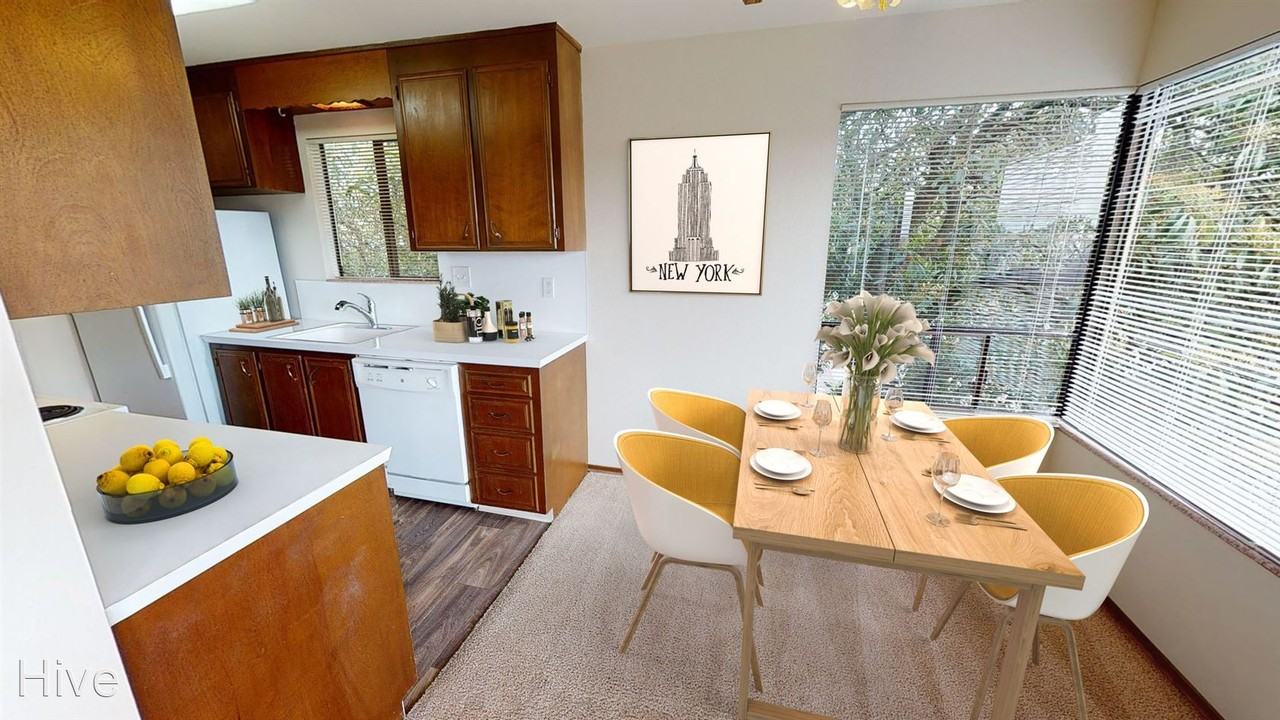 4901 Phinney Ave N - Photo 2 of 12