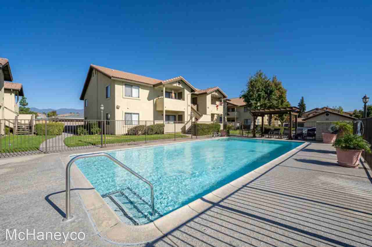 1032 NORTH LILAC AVE. - Photo 2 of 9