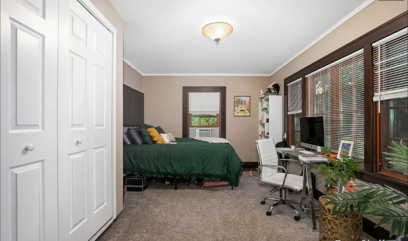 412 Crescent St Ne #2 - Photo 2 of 7