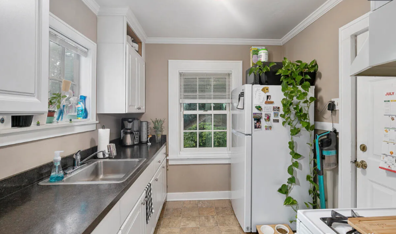 412 Crescent St Ne #2 - Photo 3 of 7