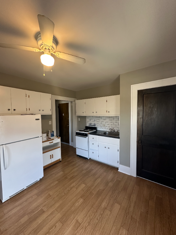 412 Crescent St Ne #3 - Photo 2 of 9