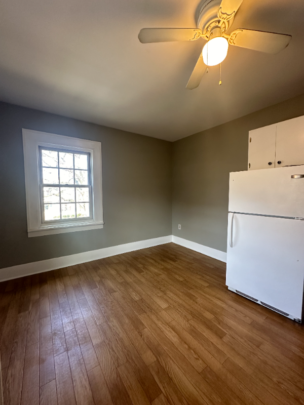 412 Crescent St Ne #3 - Photo 3 of 9