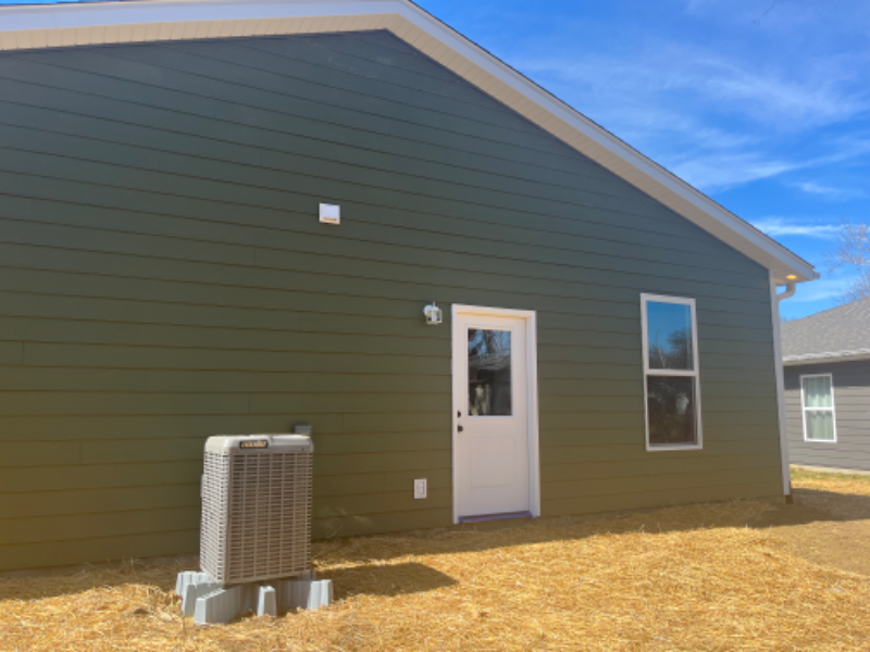 612 Oak St - Photo 2 of 20