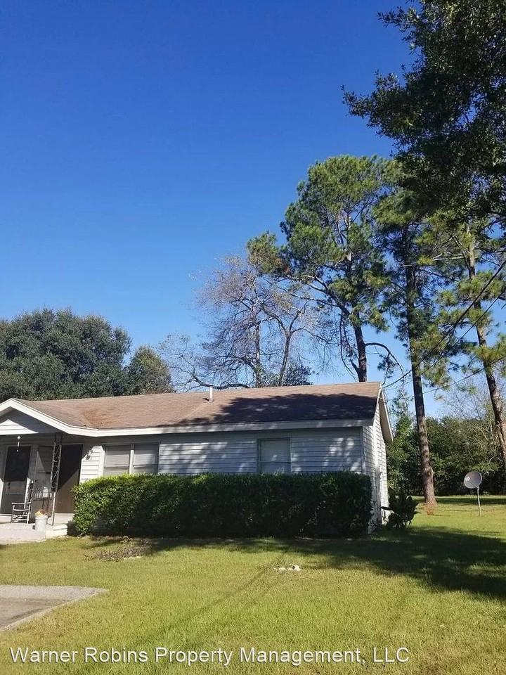 615 Cedarwood Drive - Photo 3 of 13