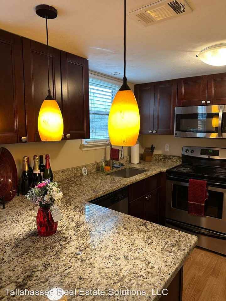 392 S Franklin Blvd - Photo 2 of 28