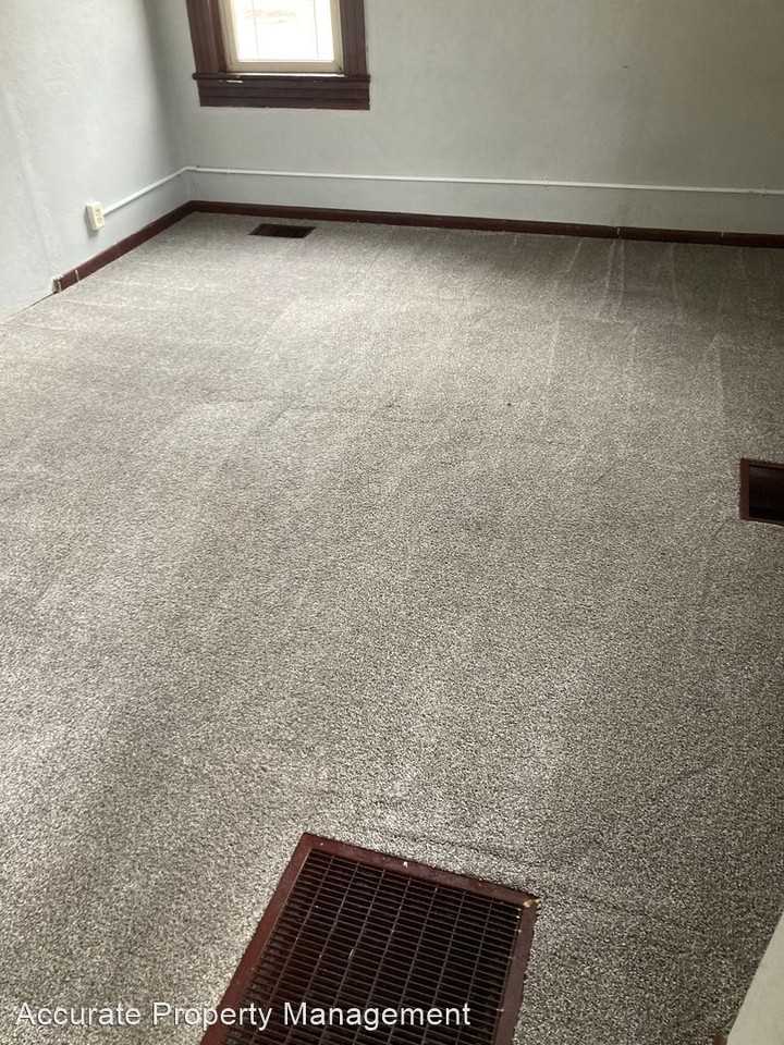 214 S 16th - Photo 2 of 5