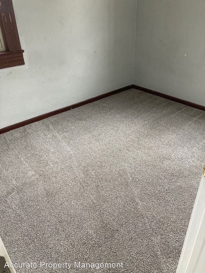 214 S 16th - Photo 3 of 5