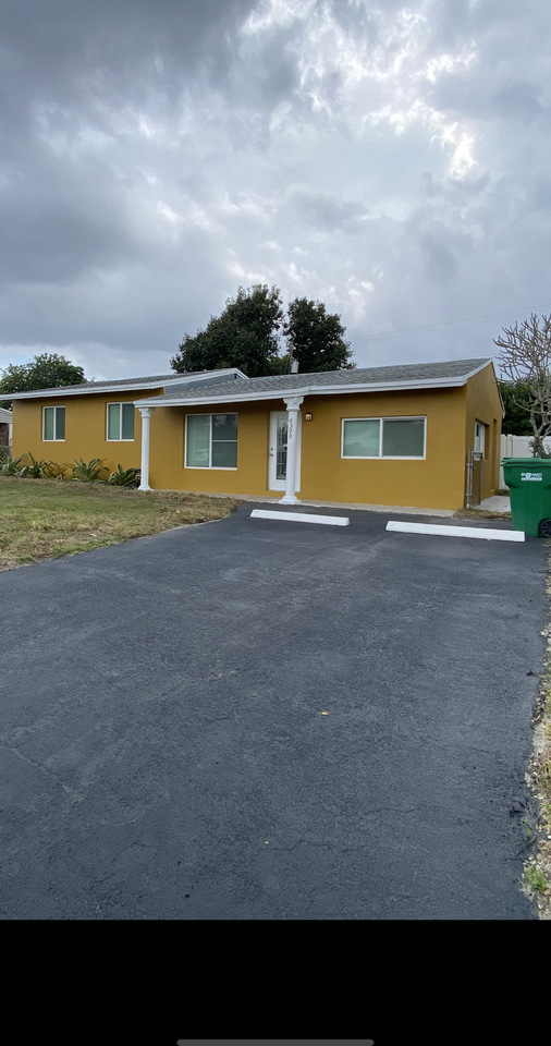 4390 Sw 23rd St #NA - Photo 3 of 20