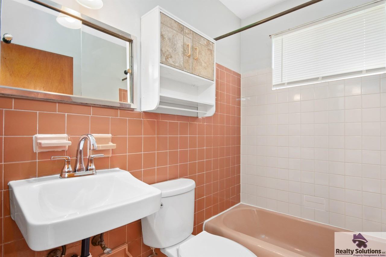 Martinique Apartments - Photo 3 of 12