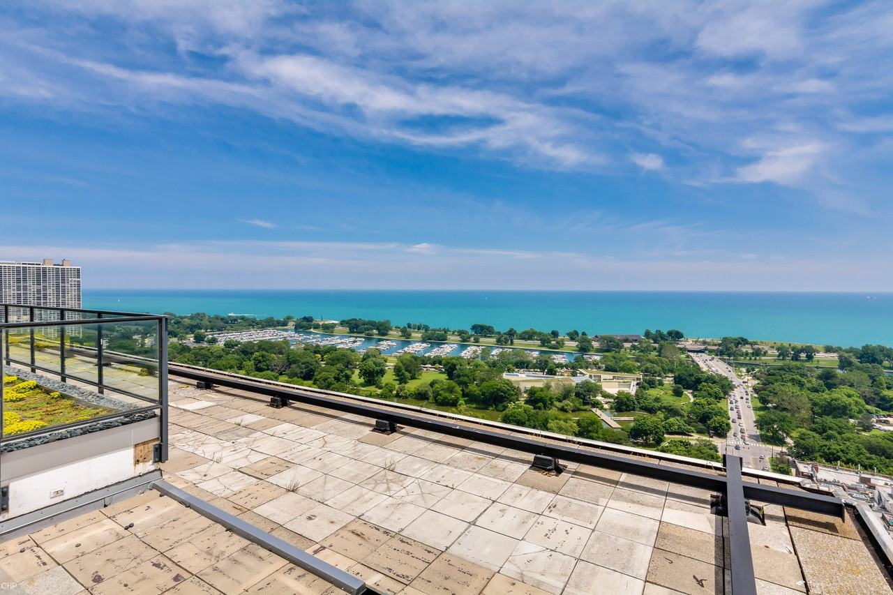 2400 N Lakeview Ave #1003
