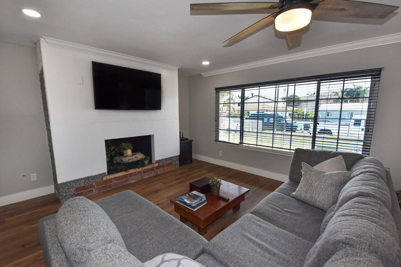 1472 14th St - Photo 2 of 19