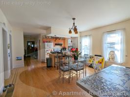 featured image of 28R Cherry St #1