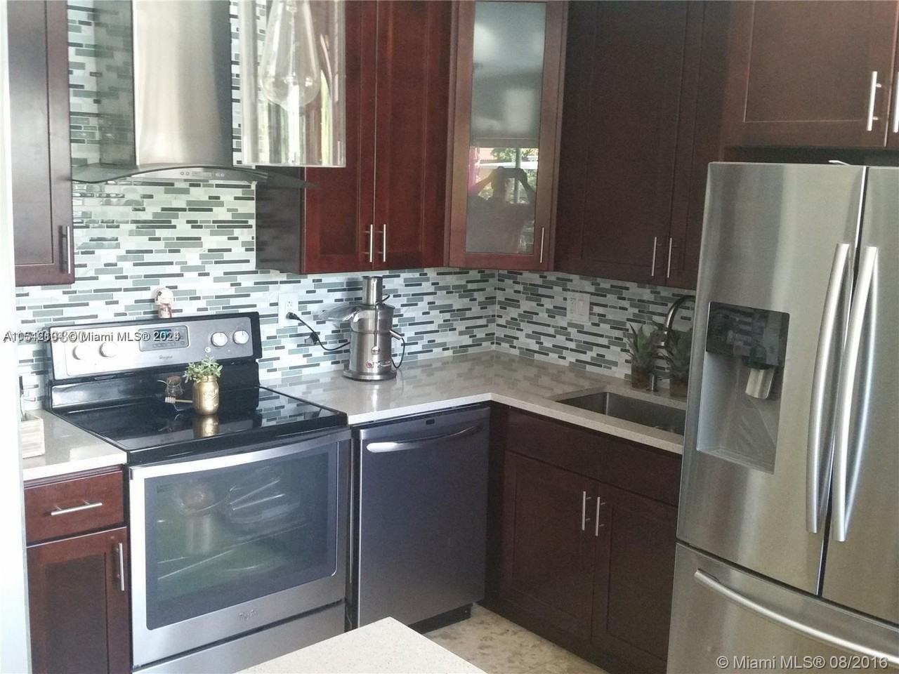 10541 Sw 52nd St - Photo 2 of 6