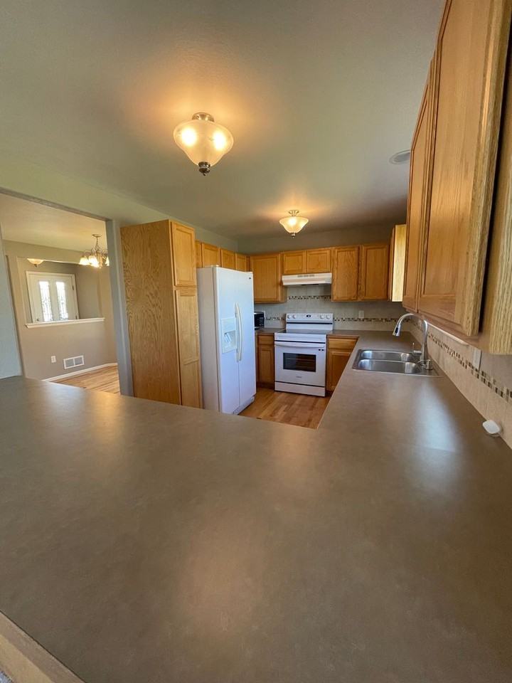 2402 Ballard Ln - Photo 7 of 17