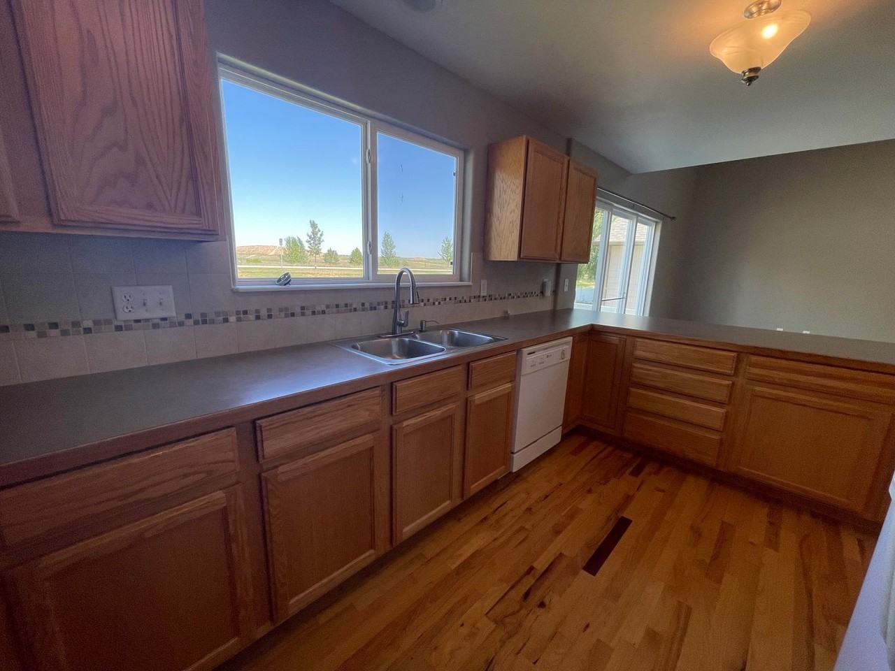 2402 Ballard Ln - Photo 6 of 17