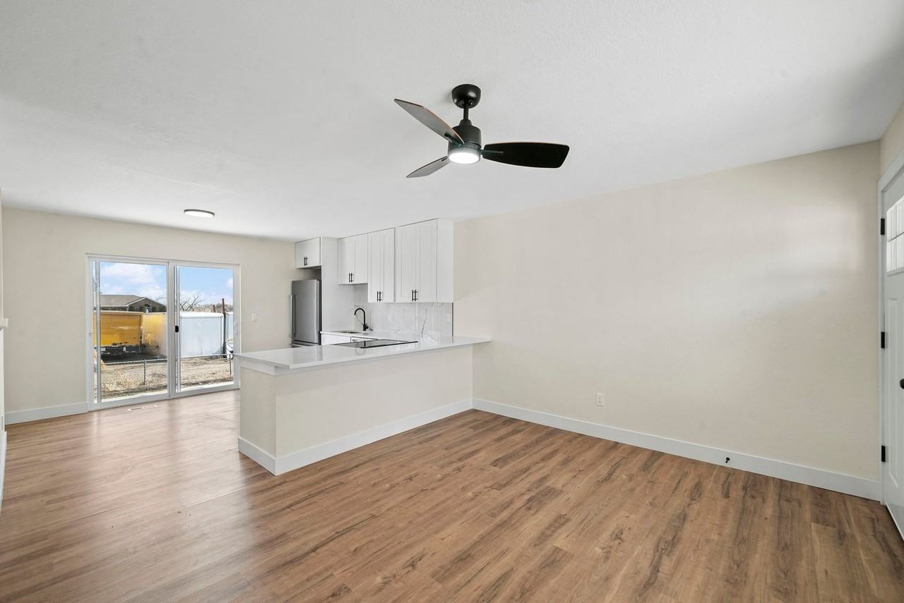 6364 Julian St - Photo 4 of 21