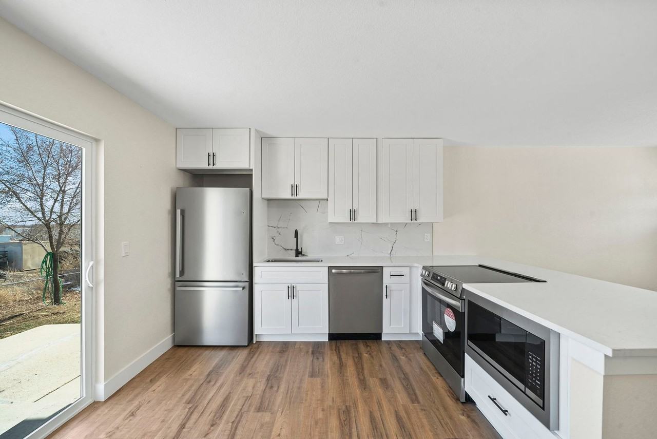6364 Julian St - Photo 5 of 21